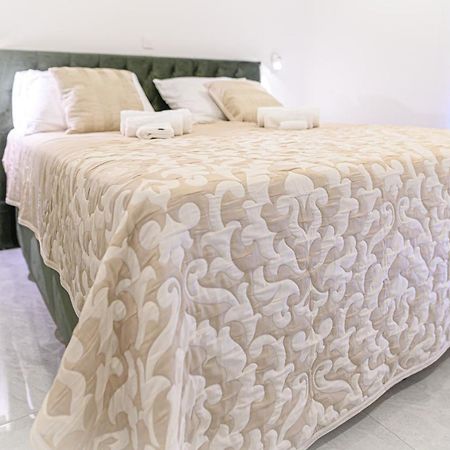 Luxury Rooms Green And Gold Split Luaran gambar