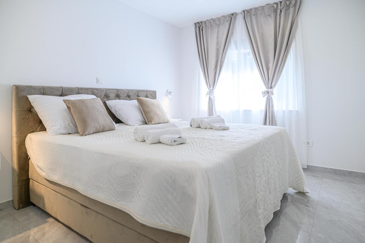 Luxury Rooms Green And Gold Split Luaran gambar