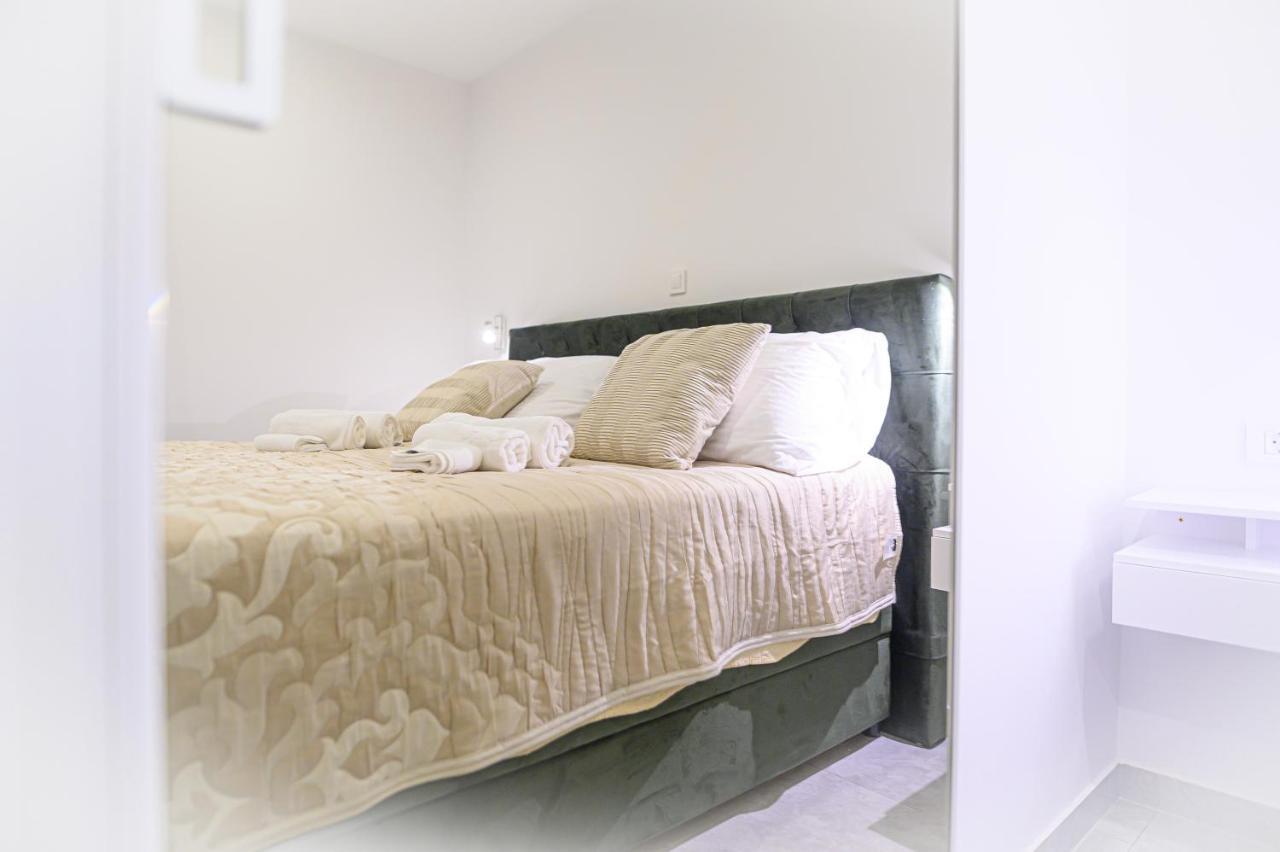 Luxury Rooms Green And Gold Split Luaran gambar