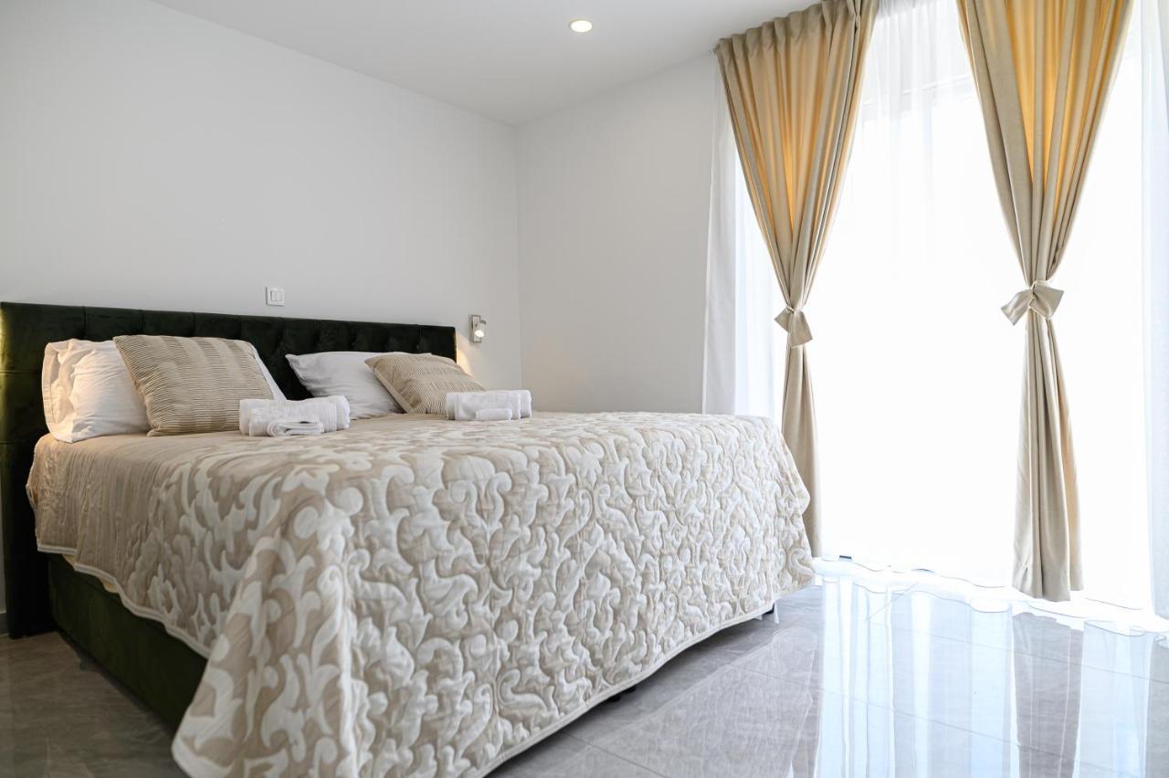 Luxury Rooms Green And Gold Split Luaran gambar