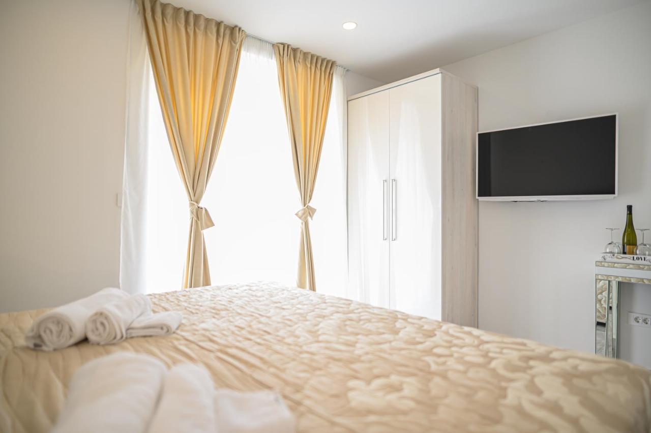 Luxury Rooms Green And Gold Split Luaran gambar