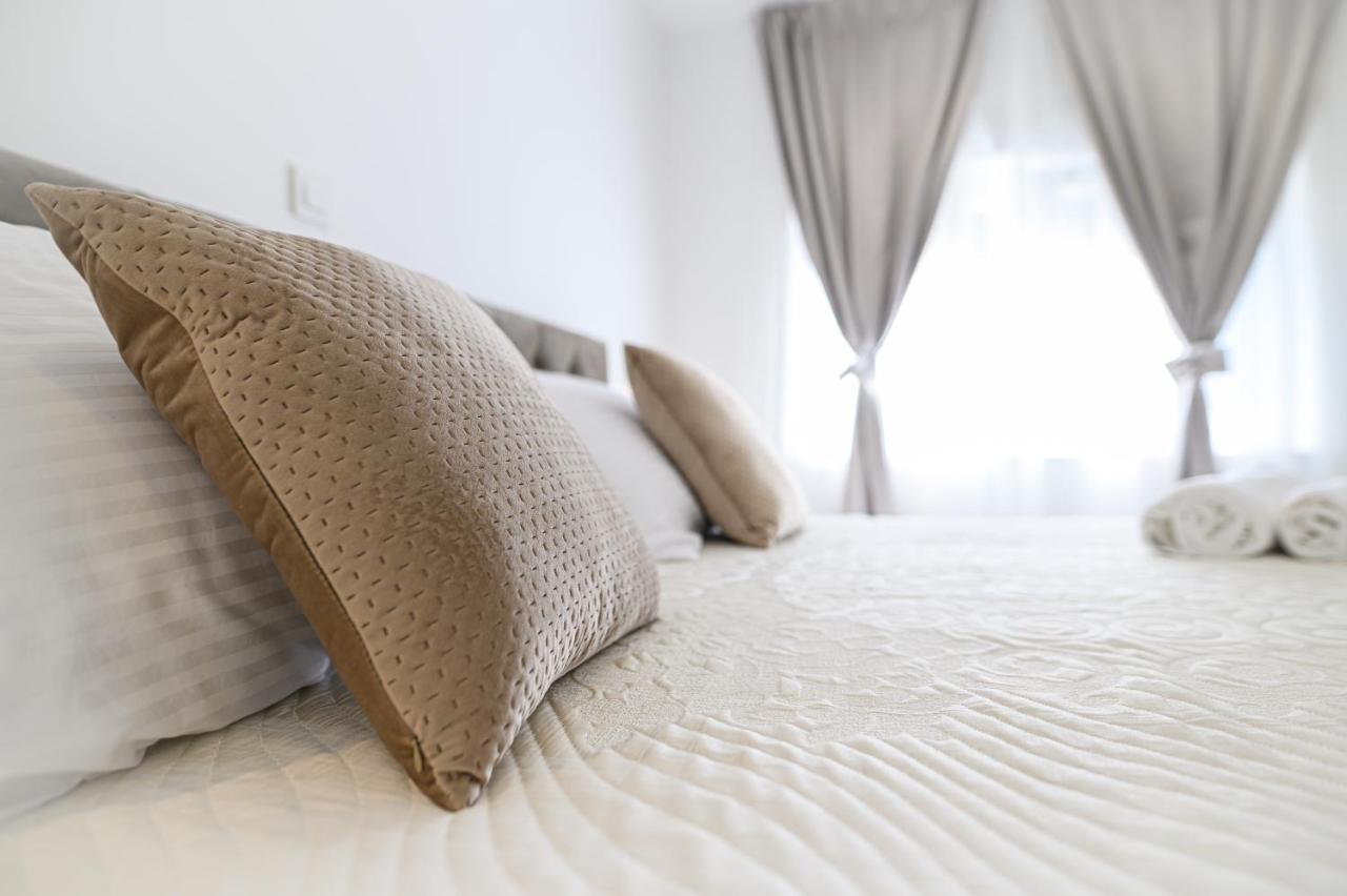 Luxury Rooms Green And Gold Split Luaran gambar