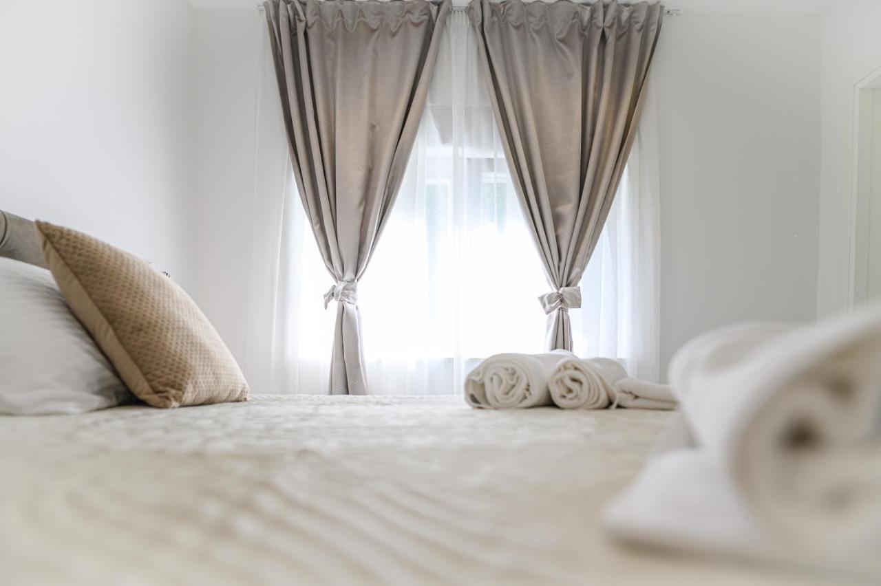 Luxury Rooms Green And Gold Split Luaran gambar